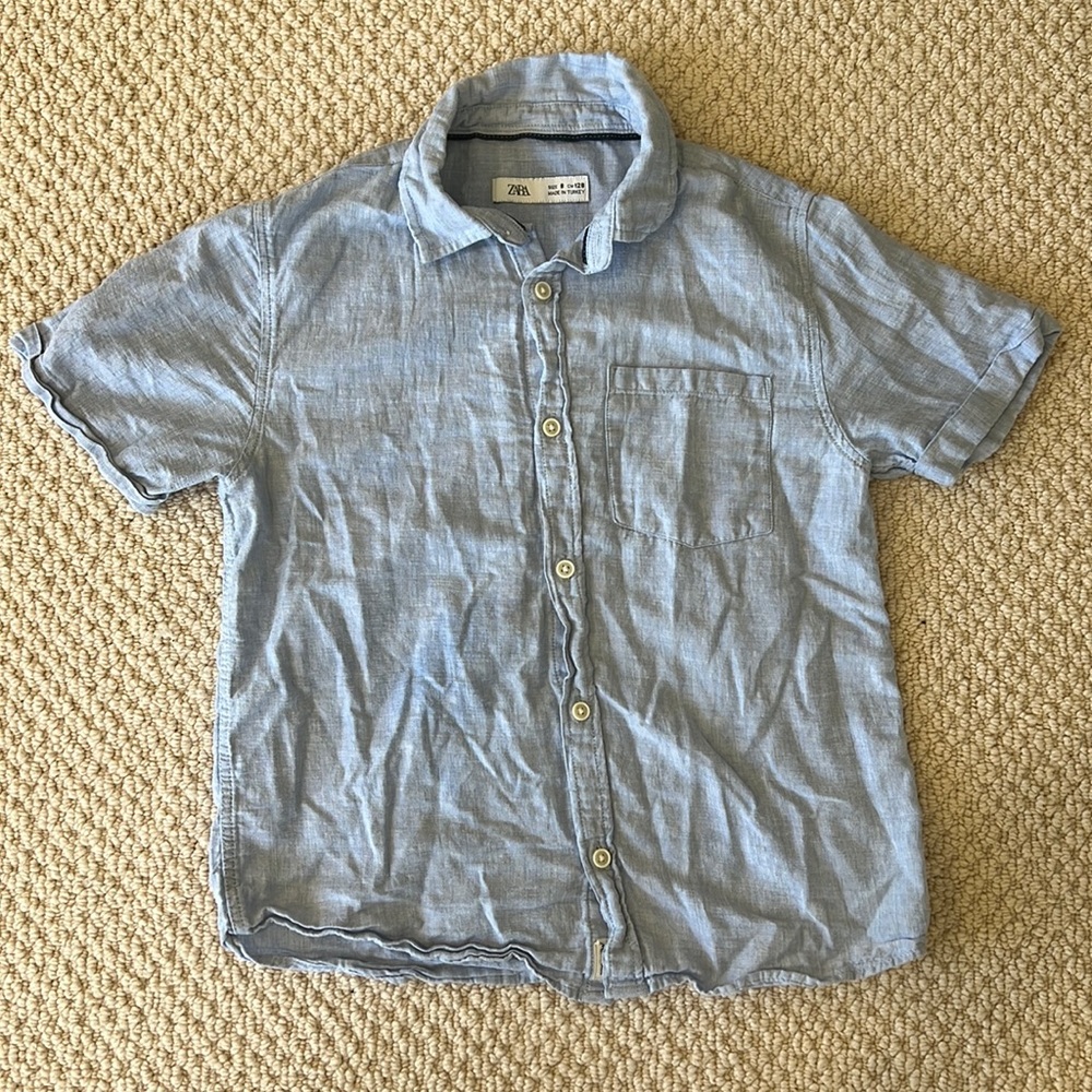 Zara boys light blue linen short sleeved button down. Size 8. Gently worn.
